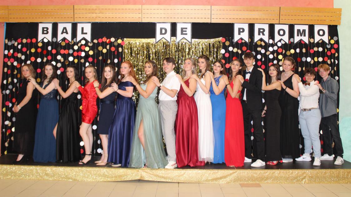 120 jeunes ont brill au premier bal de promo Vouziers